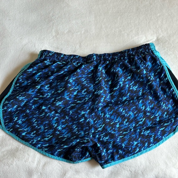 Nike women’s running shorts - Picture 3 of 3